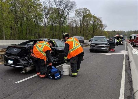 3 Hurt In Multi Vehicle Crash On Merritt Parkway