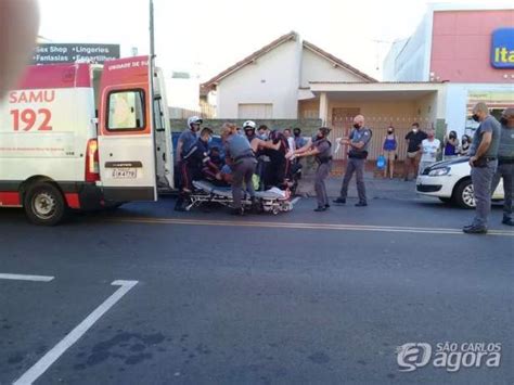 Mulher Nua Sapateia Em Carros Em Plena Luz Do Dia Veja O Vídeo