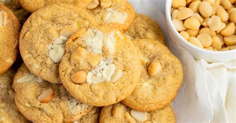 Biscuits Au Chocolat Blanc Et Aux Noix De Macadamia Cakes Paradise