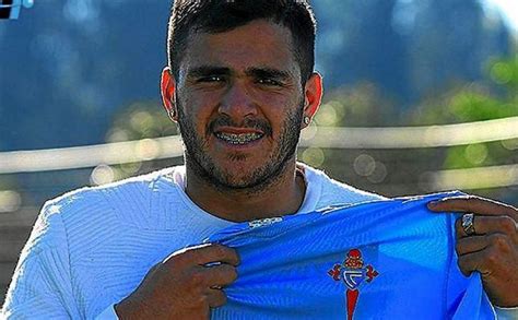 El uruguayo Maxi Gómez aterriza en Vigo para ser presentado por el