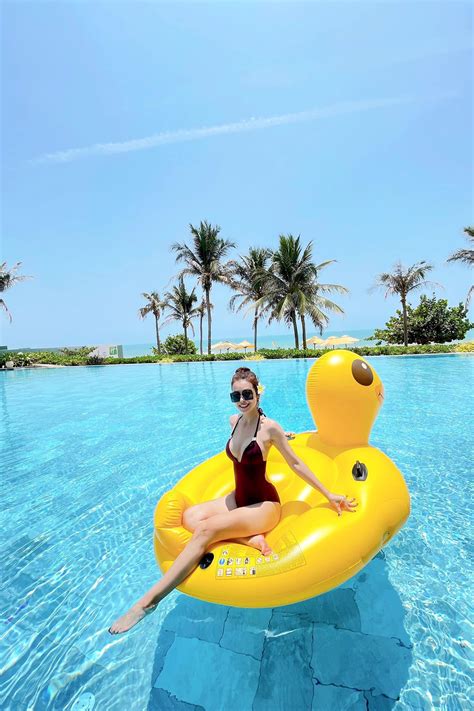 Hoa hậu Jennifer Phạm diện bikini nóng bỏng