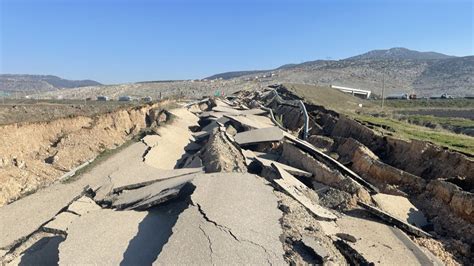 Deprem sonrası köy yolları bu hale geldi Foto Galeri STAR