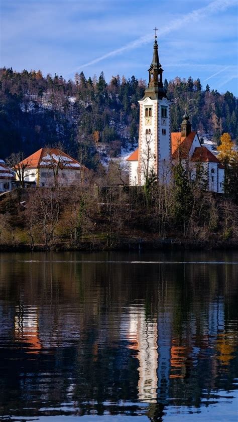 Kościół Zwiastowania Marii Panny na wyspie Blejski Otok Tapeta na telefon