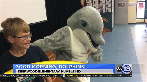 Meteorologist Travis Herzog Visits The Deerwood Dolphins In Kingwood