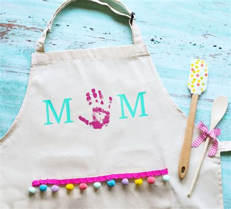 Mothers Day Handprint Apron Diy Ts For Mom Mothers Day Diy Diy