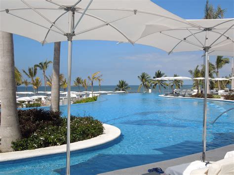 Guide to the Nuevo Vallarta Vidanta Resort Pools | Mayan Rental Blog