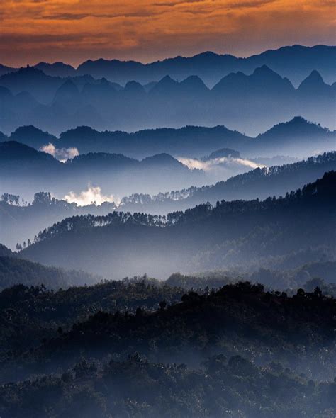 Tujuh Puncak Terbaik Menikmati Keindahan Alam Sumatera Barat