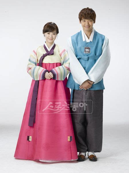 Beautiful Well Known Korean Actress Dressed In Hanbok Korean Outfits Korean Traditional