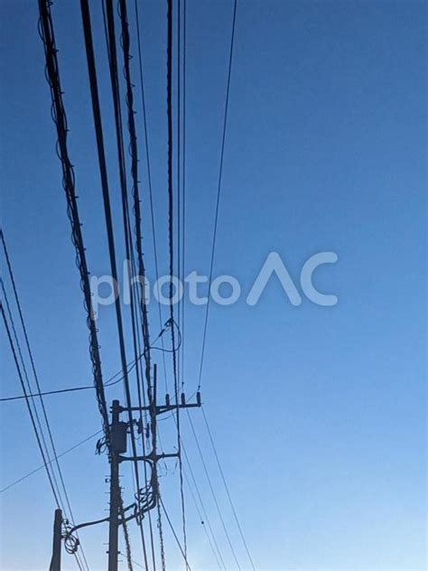 電線と電柱のある風景青空 No 27750525｜写真素材なら「写真ac」無料（フリー）ダウンロードok