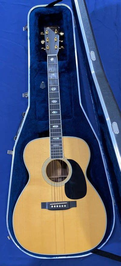 Martin J-40 Guitar & Case Auction