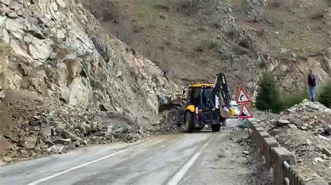 Ardahan Artvin Yolunda Heyelan Meydana Geldi