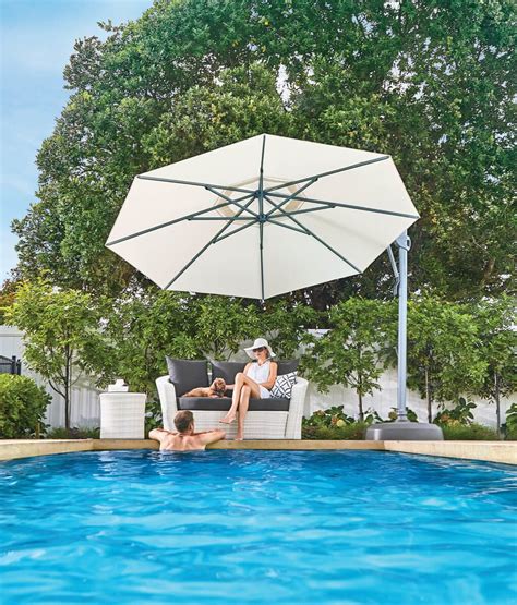 Outdoor Cantilever Umbrella With Moveable Base Shade7