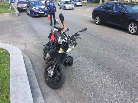 Herido Grave Un Motorista Tras Impactar Con Un Turismo En El Paseo De