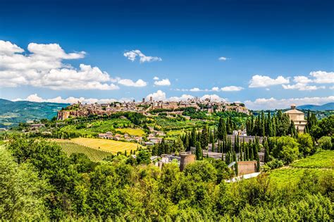 TREKKING I PARCHI IN UMBRIA Vivere Umbria