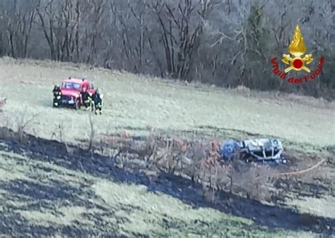 Casina Finisce Nella Scarpata E Muore Bruciata Viva Nella Sua Auto