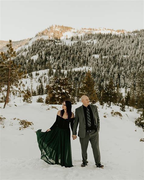 Winter Engagement Photo Ideas