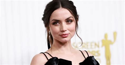 Dos Seguidores De Ana De Armas Denuncian A Universal Por “publicidad