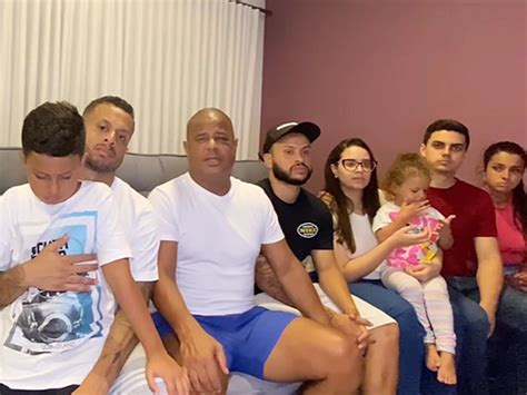 Marcelinho Carioca grava novo vídeo ao lado da família e reafirma