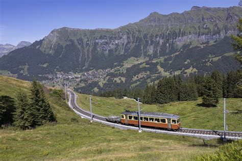 Be 4 4 23 der BLM zwischen Grütschalp und Winteregg