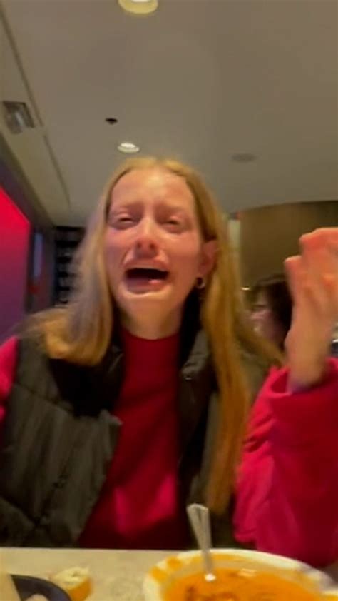 Video Taylor Swift fan in disbelief after family surprises her with ...