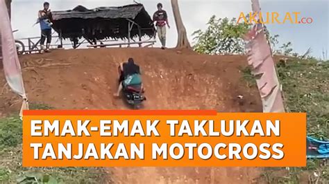 Emak Emak Berdaster Taklukan Tanjakan Motocross Dengan Motor Matic