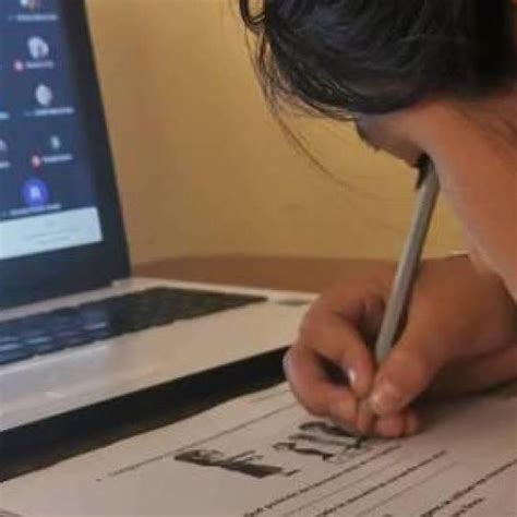 Las clases virtuales en escuelas y colegios se mantendrán hasta el 17