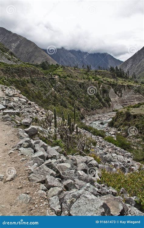 Em Inca Trail A Machu Picchu Uma Fuga De Caminhada Impressionante H