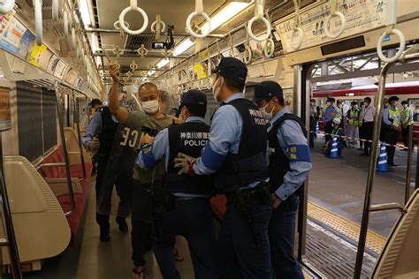 走行中の京急列車と駅でテロ対策訓練 乗客刺傷事件受け 動画 カナロコ By 神奈川新聞