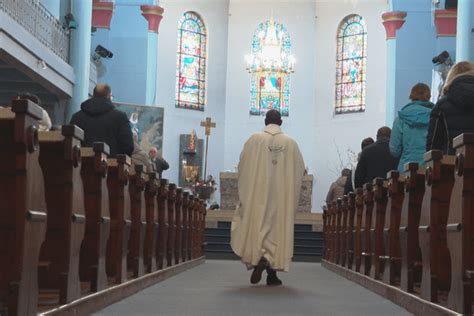 Le père Marcel René Ciss s oppose à la bénédiction des couples de même sexe