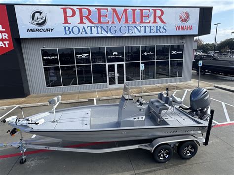 2025 20' XPRESS H20 BAY - Premier Boating Centers