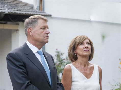 Klaus Iohannis bun de plată Președintele este obligat de instanță să