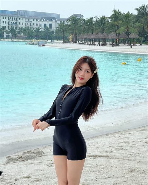 Bikini Đồ bơi nữ có tay khóa kéo màu ĐEN FORM SHORT sành điệu kín đáo co dãn thoải mái Shopee