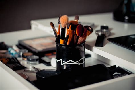 Cómo limpiar las brochas de maquillaje consejos básicos a tener en cuenta