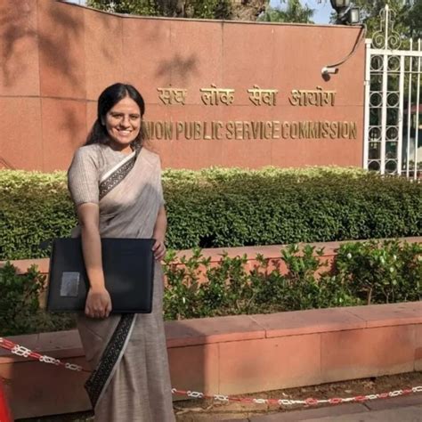 Garima Narula Ias Biography Age Upsc Marksheet Rank Optional