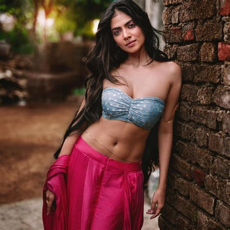 Malavika Mohanan Looks Hot In Tank Top And Skirt Take A Look At Her Drool Worthy Pics News18