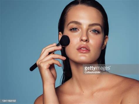 Skin Foundation Fotografías E Imágenes De Stock Getty Images