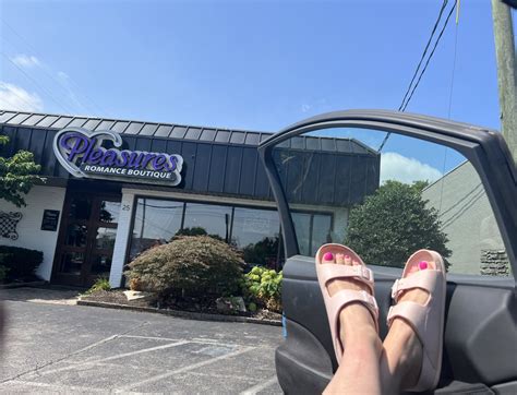 Ms Tomorrow On Twitter Well Fuck Ran Over Here To Get An Emergency Dildo Theyre Supposed