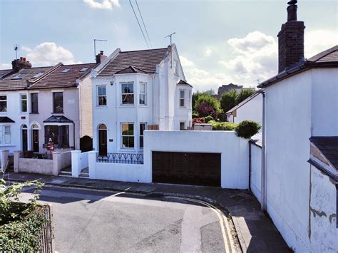 Bed Detached House For Sale In Gordon Terrace Rochester Kent Me