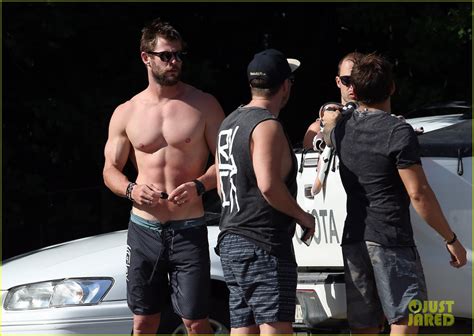 Chris Hemsworth Looks Super Hot Surfing In Australia Photo 3642125