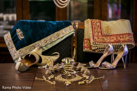 Indian Bride And Groom Trousseau Photo 220178