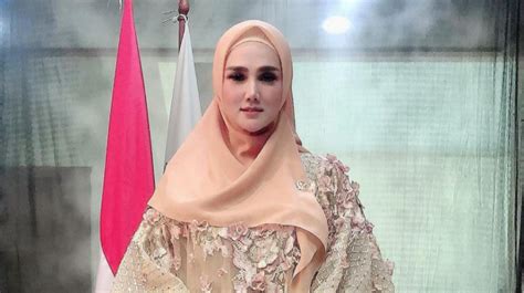 Wisuda S1 Mulan Jameela Ungkap Perlu Bertahun Tahun Dapat Izin Ahmad Dhani