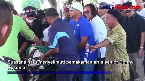 Tangis Haru Selimuti Pemakaman Donny Kesuma Di Tpu Tanah Kusir Video