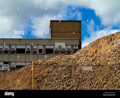 Demolition Of Old Concrete Building At Kings Mill Nhs Hospital Sutton