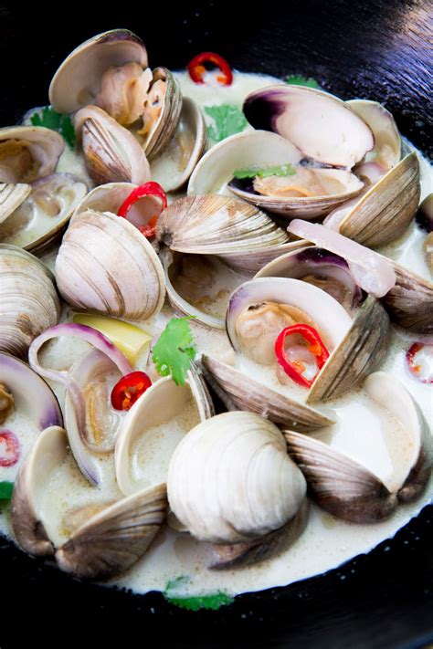 THAI STYLE CLAM CHOWDER WITH RICE AND COCONUT MILK