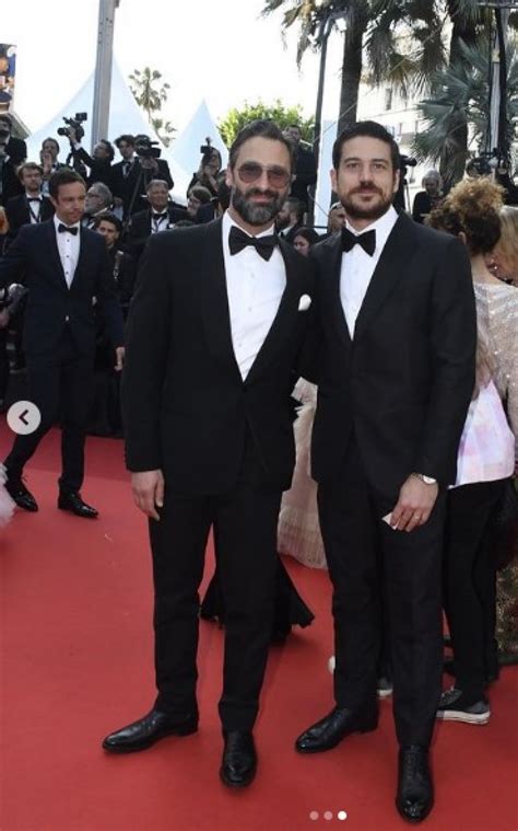 Marco Pigossi Posa Ao Lado Do Namorado No Festival De Cannes