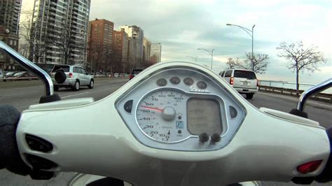 [HD] Vespa GTS 250 Super top speed in downtown Chicago - YouTube