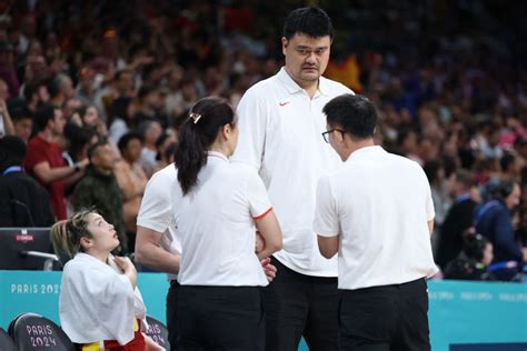 Yao Ming Dwarfs China's Entire Team In Surprise Role At Olympics