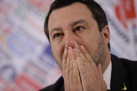 Positivo Al Coronavirus Un Poliziotto Della Scorta Di Matteo Salvini