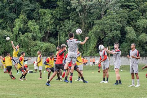 Elenco Do Vitória Se Reapresenta Com Regenerativo E Jogo Treino Na Toca