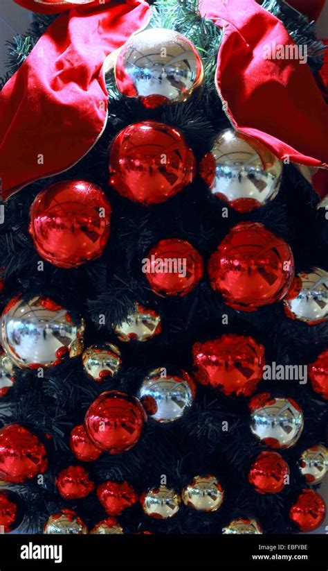 Christmas tree baubles hi-res stock photography and images - Alamy